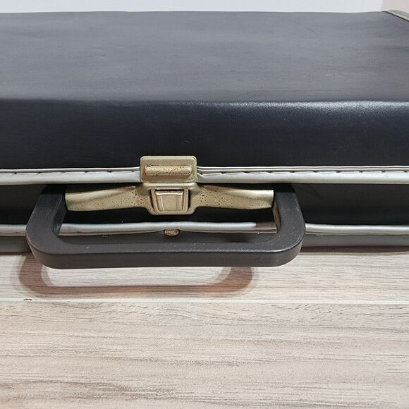 Vintage 1980s Cassette 24 Tape Storage Case with Handle - Picture 3 of 9